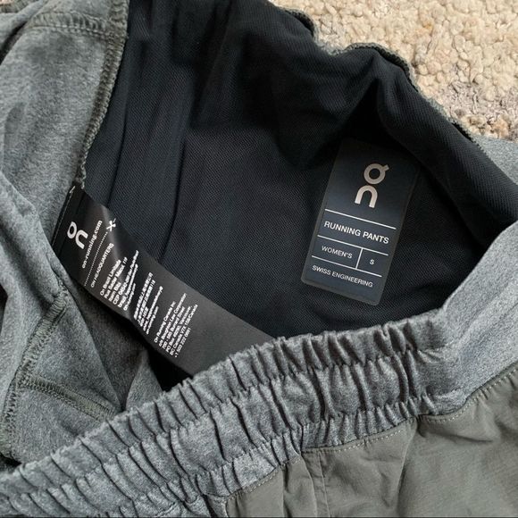 On-running Woman’s Shadow Cold Weather Running Pants Small NWT - Picture 4 of 8